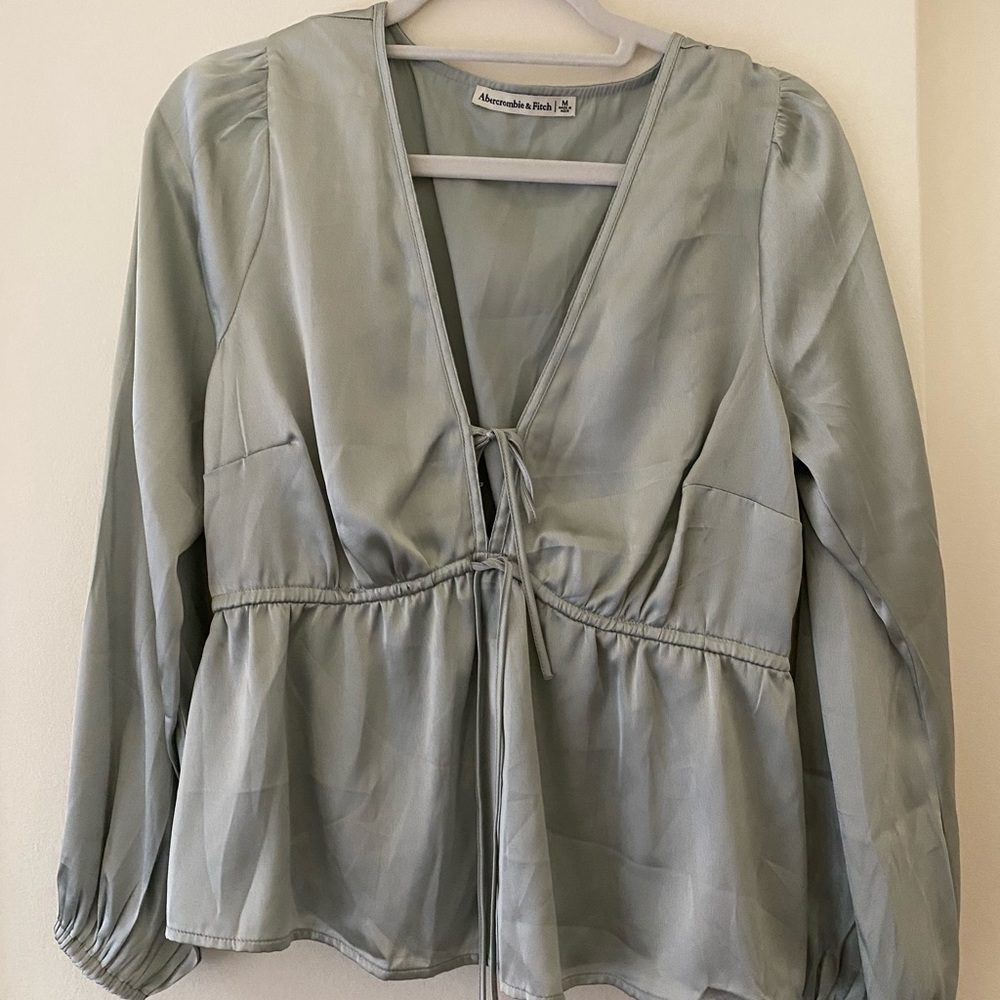 NWOT Abercrombie Tie-Front Top